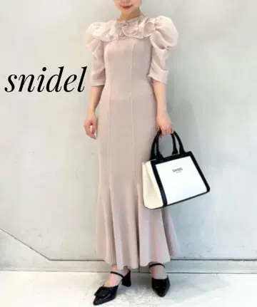 [ 새상품급 ] snidel 데콜테 프릴 니트 원피스 F