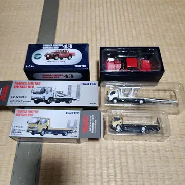 TOMYTEC 닷선 트럭 1/43 및 1/64 캐리어 카 (개봉 전시품)