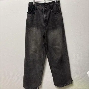 밑단 데미지 와이드 실루엣 데님 팬츠 MASONPRINCE