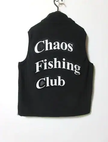Chaos Fishing Club Arch Logo 플리스 베스트 블랙
