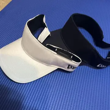 새상품급 New Era 바이저 블랙 화이트 2개 세트