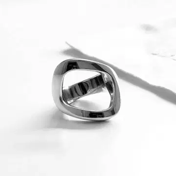 blanc iris OBLONGUE RING