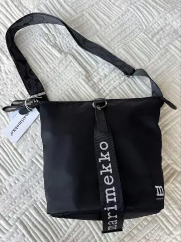 인기 MARIMEKKO 마리메꼬 숄더백 블랙