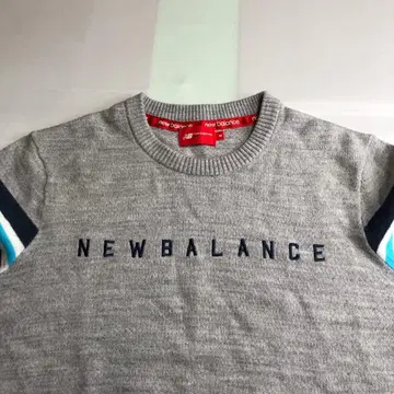 NEW BALANCE 그레이 스웨터