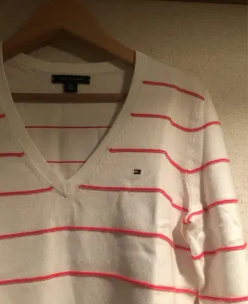Tommy Hilfiger V넥 긴팔 니트 화이트/핑크 보더