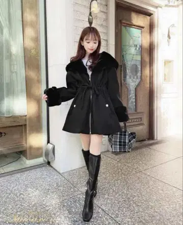 미셸 마카롱 허리 리본 코트 블랙