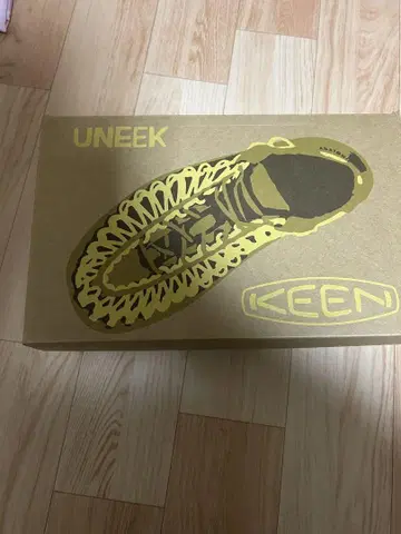 KEEN UNEEK 샌들 블랙/화이트