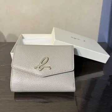 agnes b. 베이지 3단 폴더형 지갑