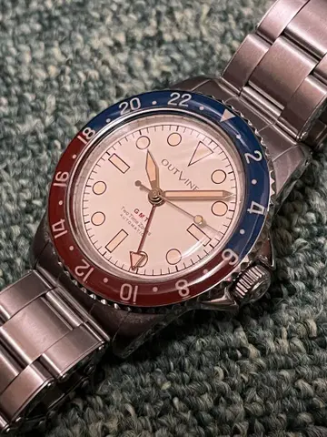 OUTLINE GMT 자동 시계