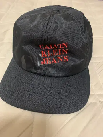 Calvin Klein Jeans 블랙 캡 로고 자수