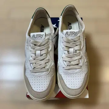 Autry 스니커즈 미사용