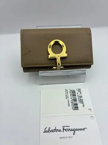 Salvatore Ferragamo 페라가모 고품질 베이지 키케이스