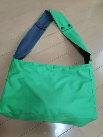 그린 나일론 숄더백