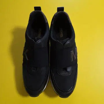 MICHAEL KORS 블랙 스니커즈