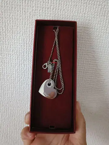 Ferragamo 하트형 목걸이 실버