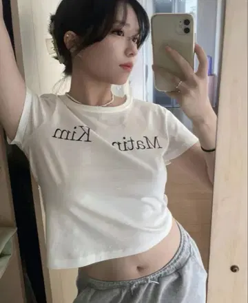 Matin Kim 로고 크롭 T셔츠