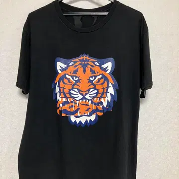 VLONE 호랑이 디자인 T셔츠 V자형