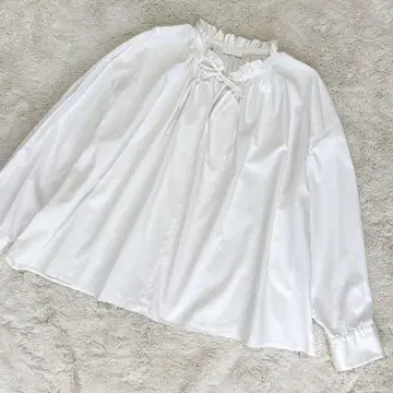 투모로우랜드 보르지 정가 18만 넥프릴 블라우스
