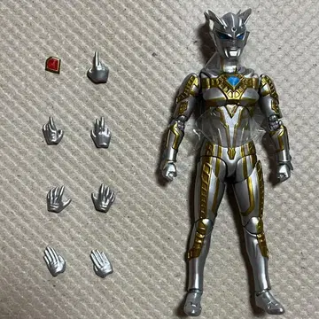 S.H.Figuarts 샤이닝 울트라맨 제로 (제네스타 Ver.)