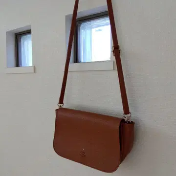 브라운 숄더백