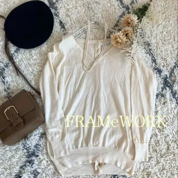 프레임워크 울 100% 뒷단추 V넥 니트
