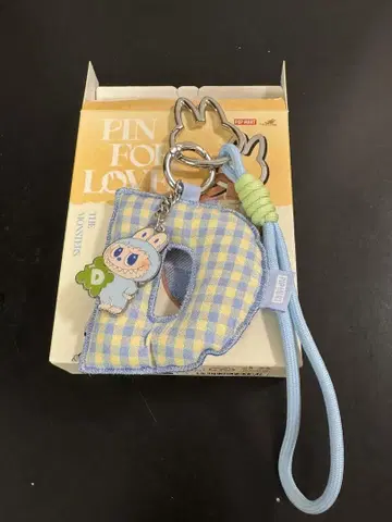 정품 Labubu PIN FOR LOVE [ D ] 알파벳 펜던트