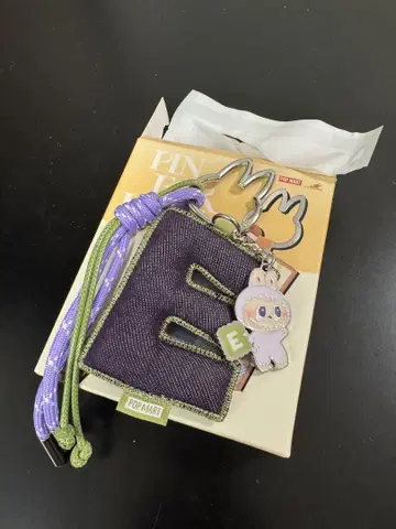 정품 Labubu PIN FOR LOVE [ E ] 알파벳 펜던트