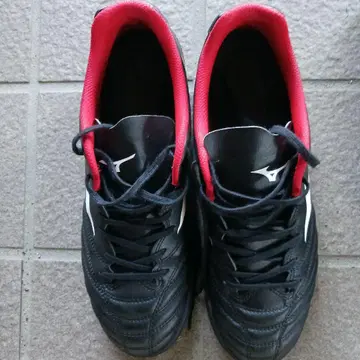 Mizuno 축구화 블랙/빨간색