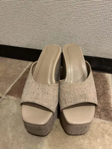 GYDA 베이지 코르크풍 플랫폼 샌들