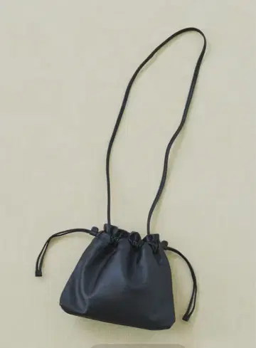 블랙 가죽풍 복조리 숄더백