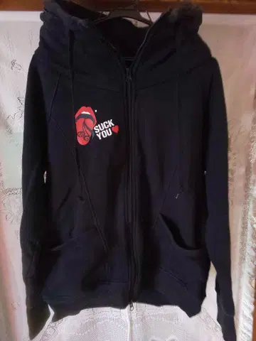 Acid Black Cherry 볼륨 넥 후드티