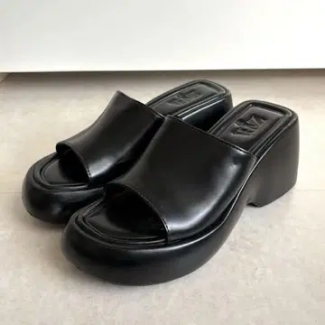[ 완판템 ] ZARA 샌들 통굽 힐 블랙 몇 회 사용 23.5cm