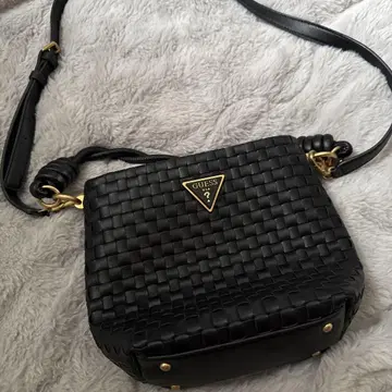 GUESS 블랙 숄더백