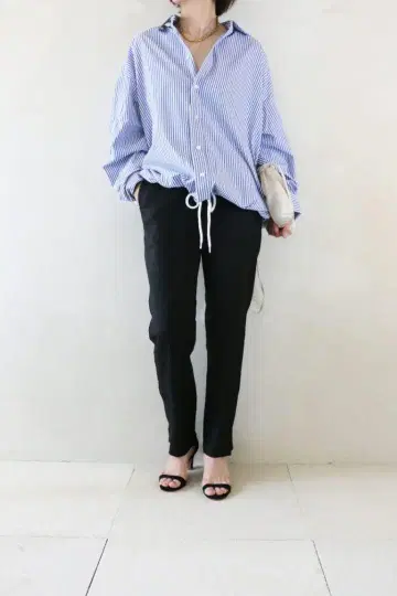 캬바리아 킹님 스트라이프 헴 개더 셔츠 x ZIP 팬츠 코디