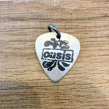 oasis 오아시스 기타 고유명사 피크형 목걸이 리암 노엘