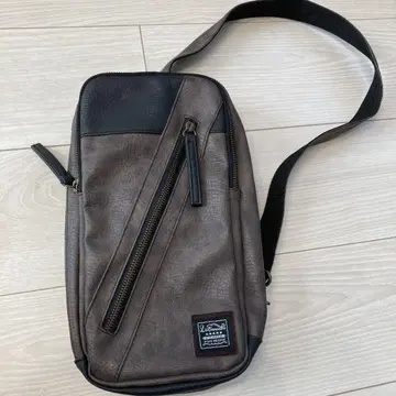 브라운 바디백 합성 피혁