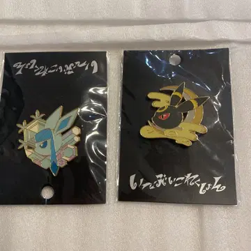 [ 미사용 새상품 ] 포켓몬 이브이 컬렉션 핀 배지 블래키 글레이시아