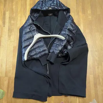 Herno 블랙 컬러 후드 부착 다운 자켓