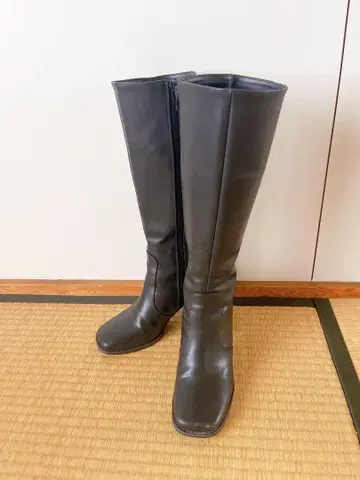 블랙 지퍼 달린 롱 부츠