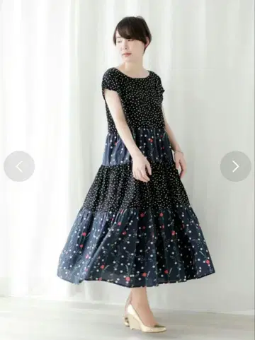 이즈스칼라 꽃무늬 절개 원피스 M 사이즈
