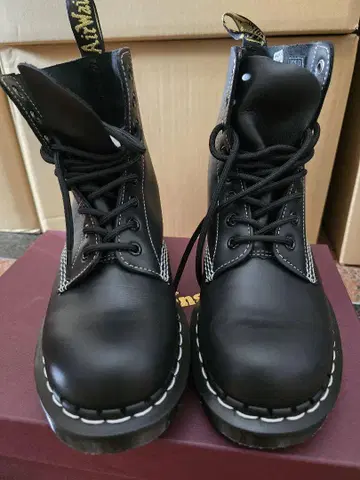 닥터 마틴 블랙 부츠 Made in England