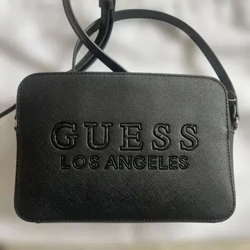 GUESS 블랙 숄더백