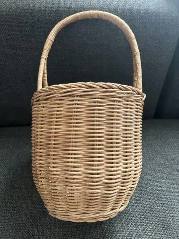 라탄 소재 바스켓백