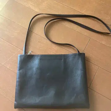 Aeta 아에타 가죽 숄더백 블랙