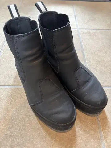 PUMA 블랙 사이드 고어 부츠 25.5