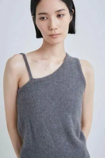 [ MIESROHE ] 미스 로에 원숄더 니트탑