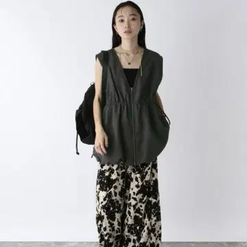 JEANASIS 드로스트 벌룬 베스트 흑먹색