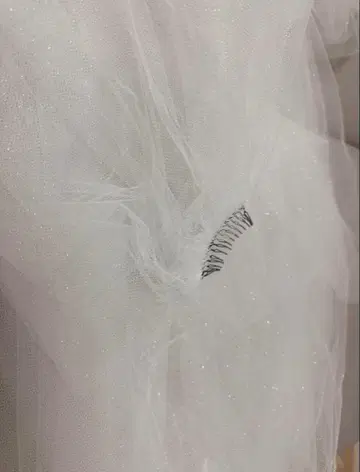 타카미 브라이덜 화이트 라메 믹스 웨딩 베일 빗 포함