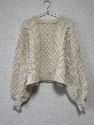 CLANE 아이보리 케이블 니트 스웨터