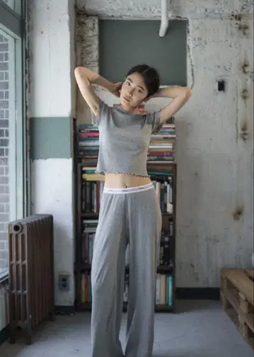 Hanes 오리지널스 크롭 T셔츠 by THE DODO JEAN